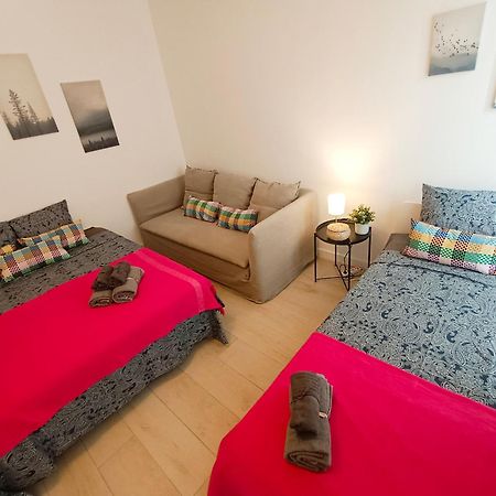 Private Rooms By Plaza Universidad Barcelone Extérieur photo