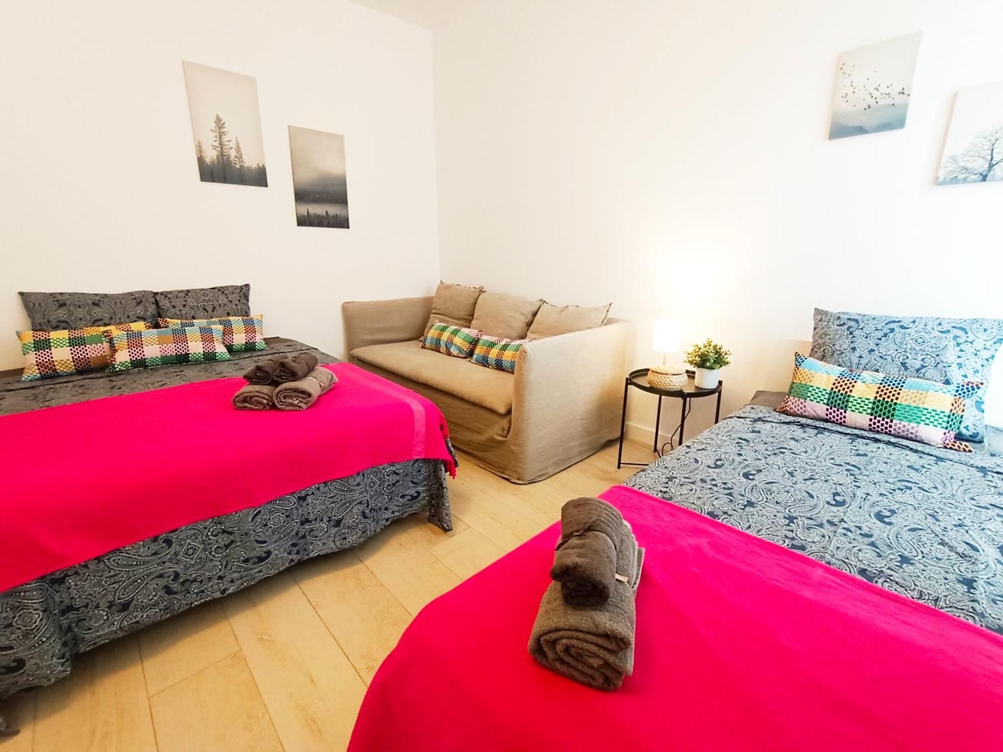 Private Rooms By Plaza Universidad Barcelone Extérieur photo
