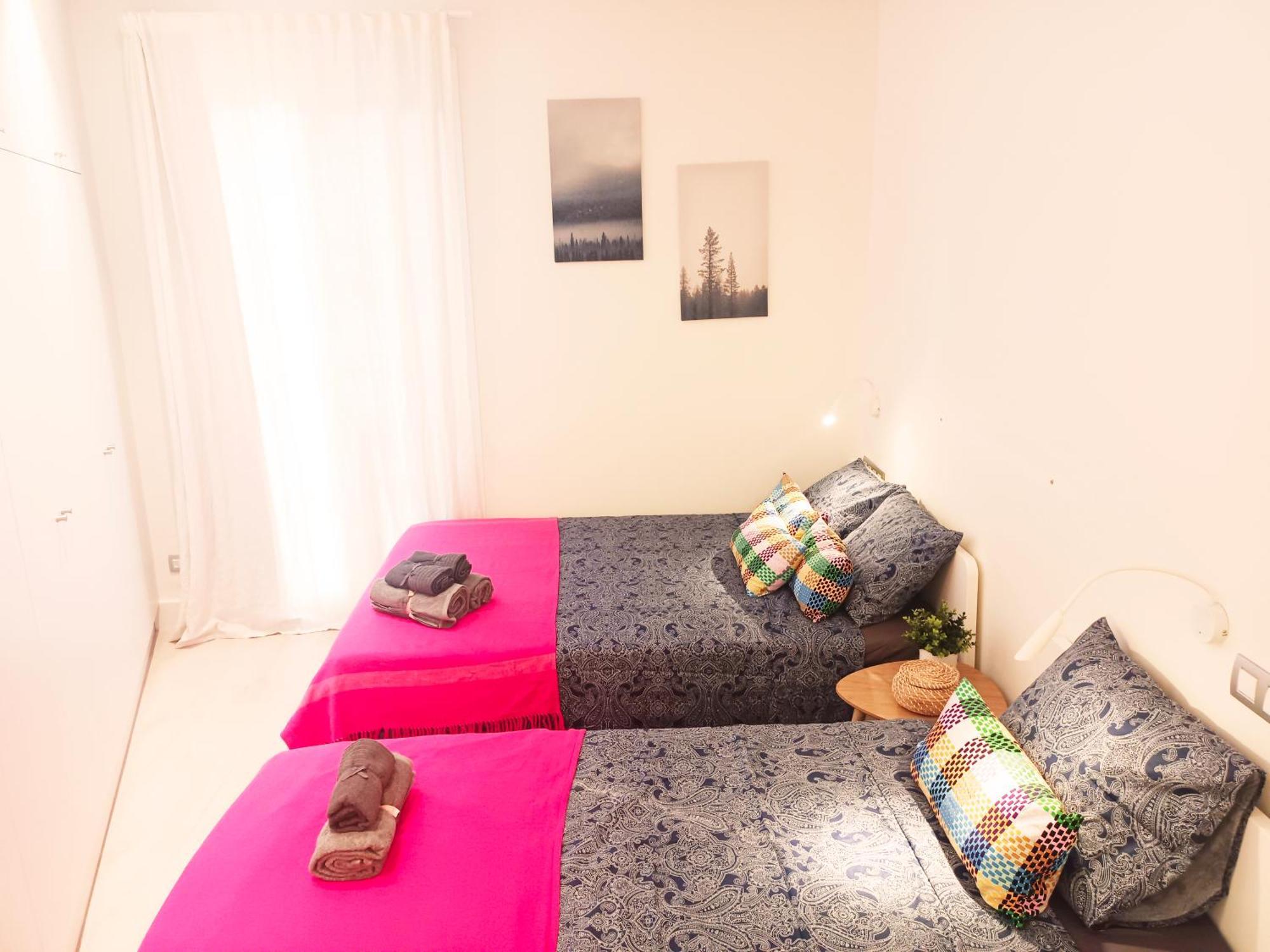 Private Rooms By Plaza Universidad Barcelone Extérieur photo