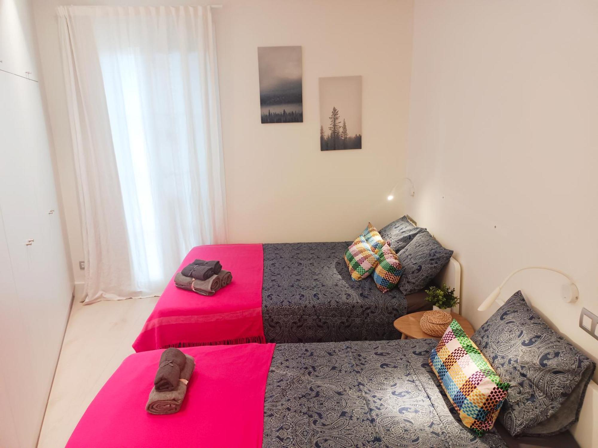 Private Rooms By Plaza Universidad Barcelone Extérieur photo